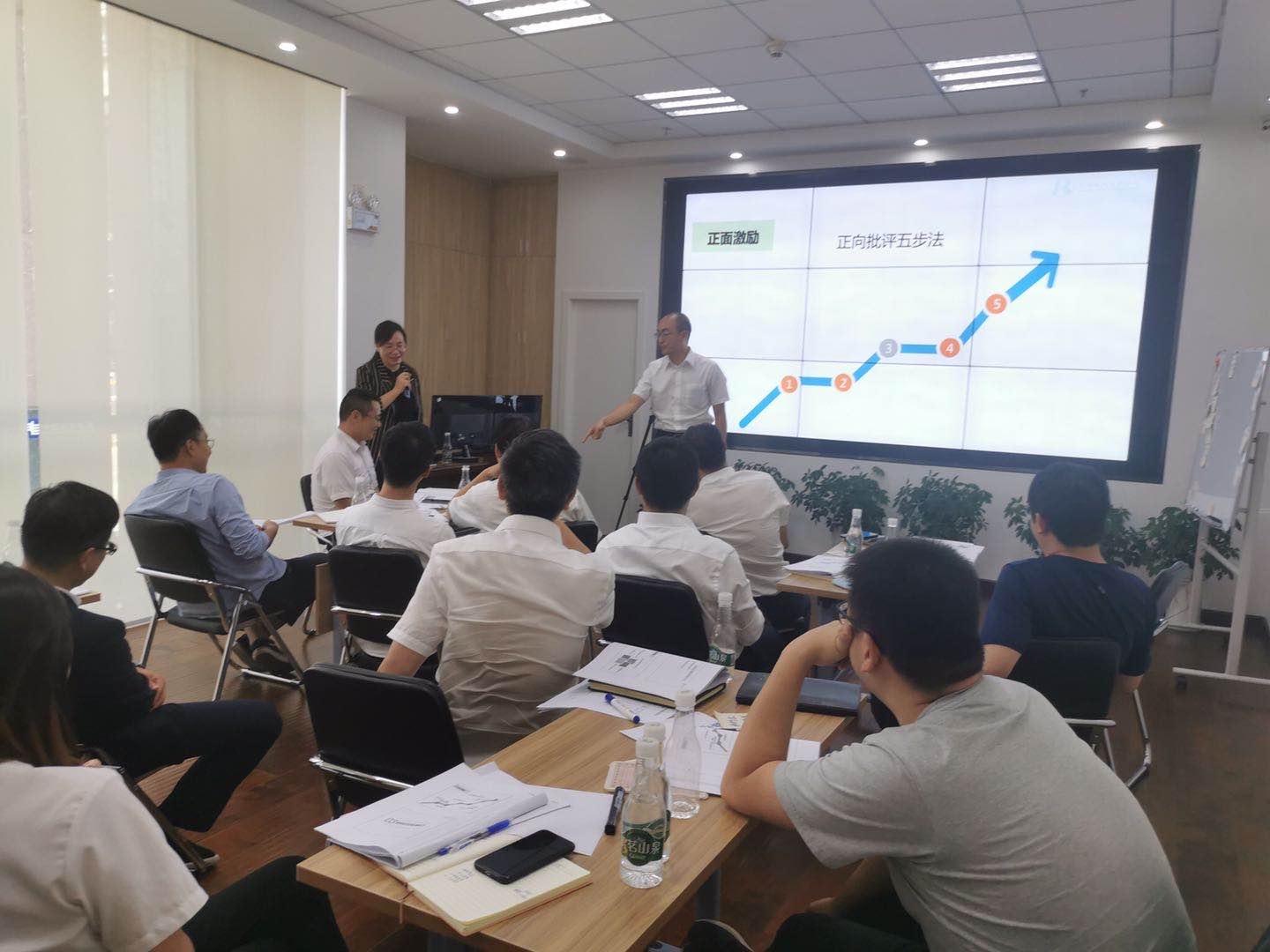 曾秋香老师一2020年8月26号在昆明讲授《中层管理能力提升》课程圆满结束