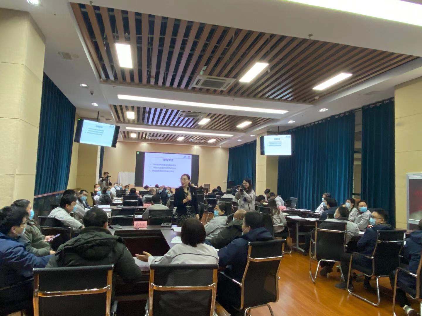 曾秋香老师一2020年12月10号在濮阳某发电公司讲授《打造管理者高效执行力》课程圆满结束