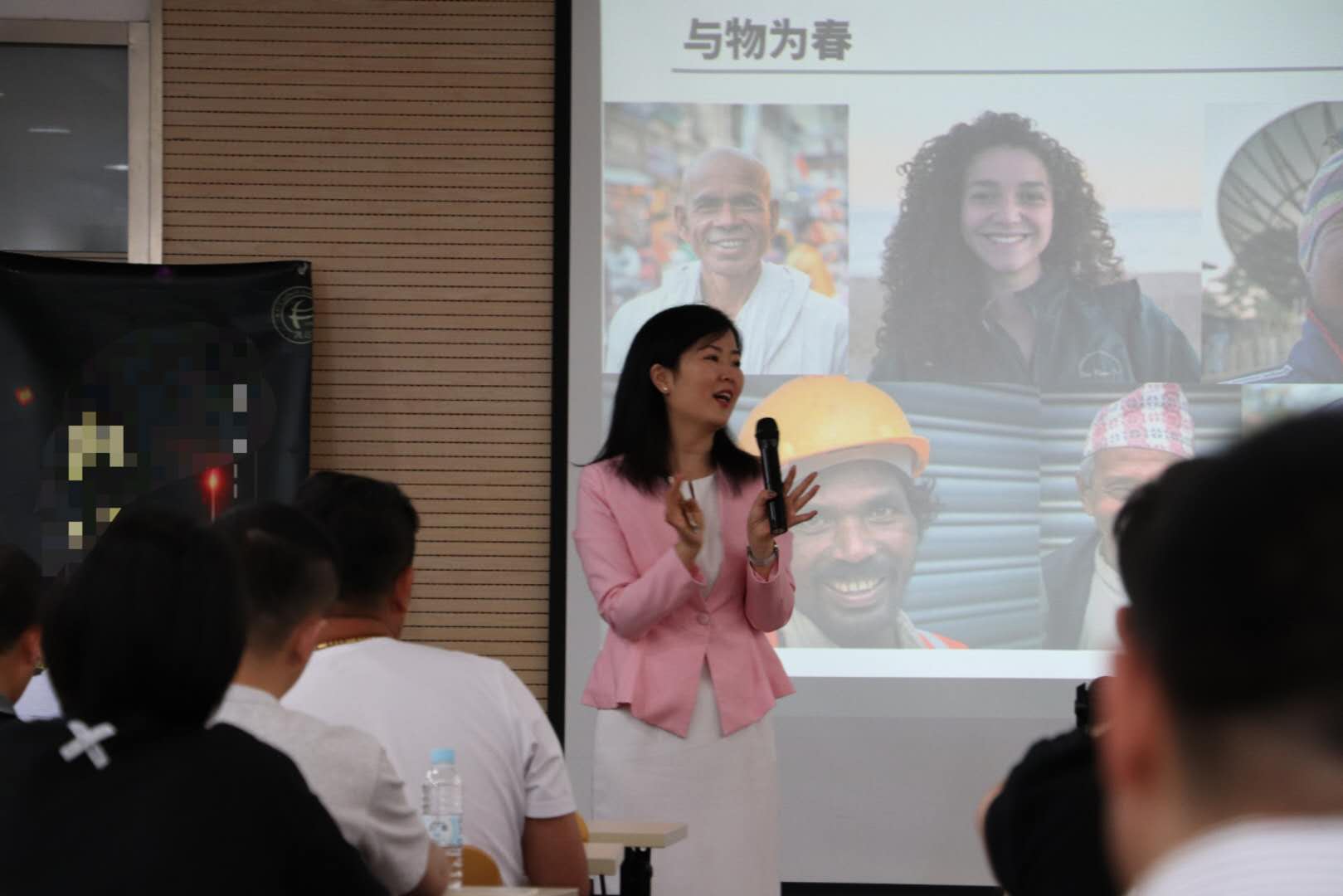 6月3日，柳娟老师走进上海金枫酒业《 企业实战商务礼仪》