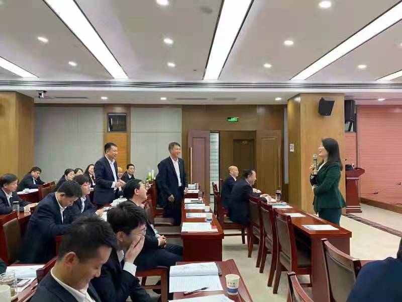 4月23日，柳娟老师为陕西十建的中层干部们带来《职业形象塑造与高情商沟通》课程