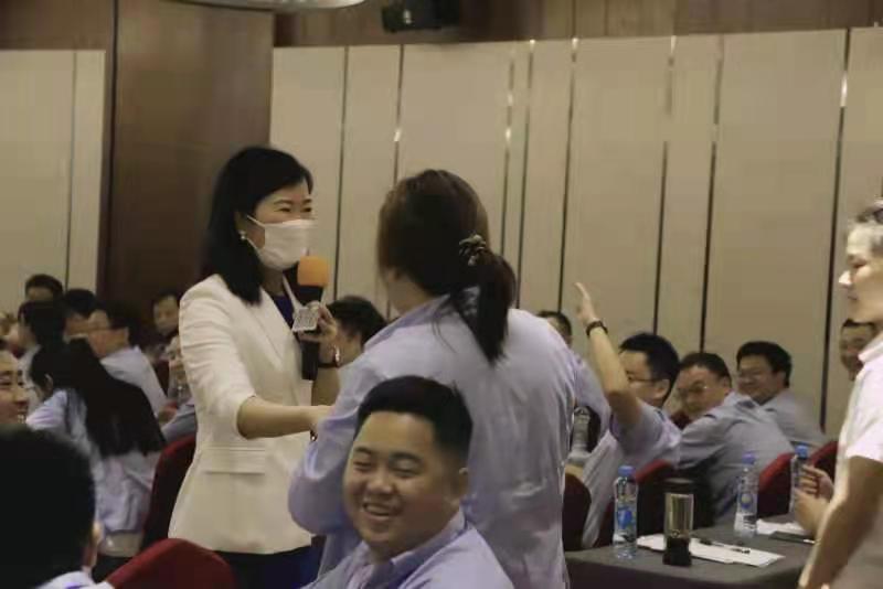 5月27日，柳娟老师为万年青水泥（000789）带来的定制化的营销沟通、谈判与礼仪课程