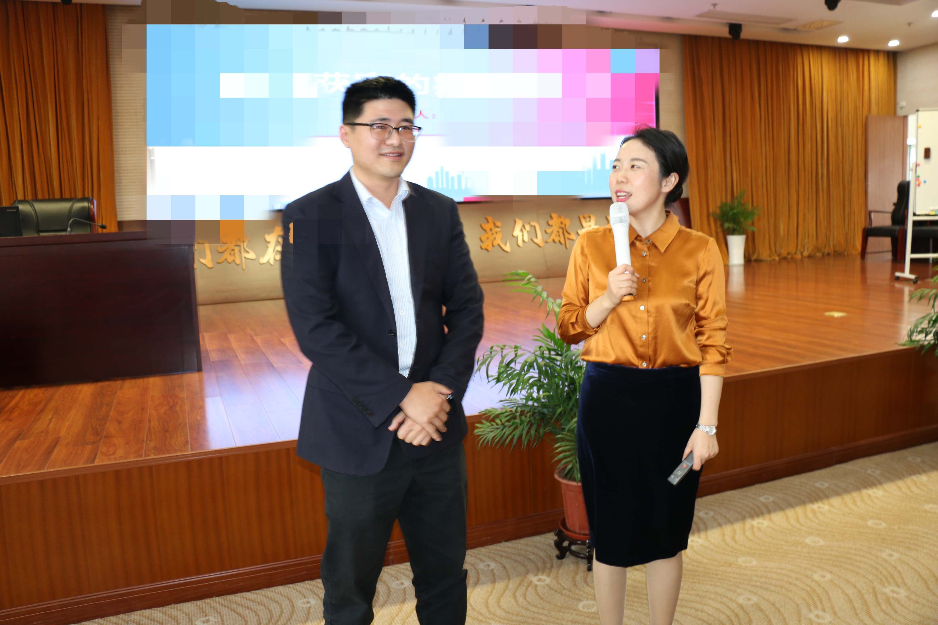 李艳萍老师2020年11月7日在泰州给农商行讲授《精准获客实务与技巧》的课程圆满结束！