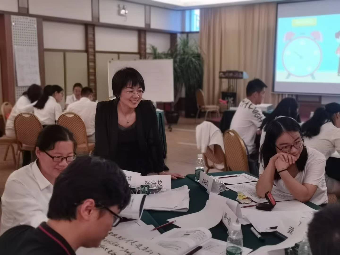 7月16-17日张歆艺老师在三亚位上海某知名生物科技公司讲授《大客户销售实战训练营》课程圆满结束！