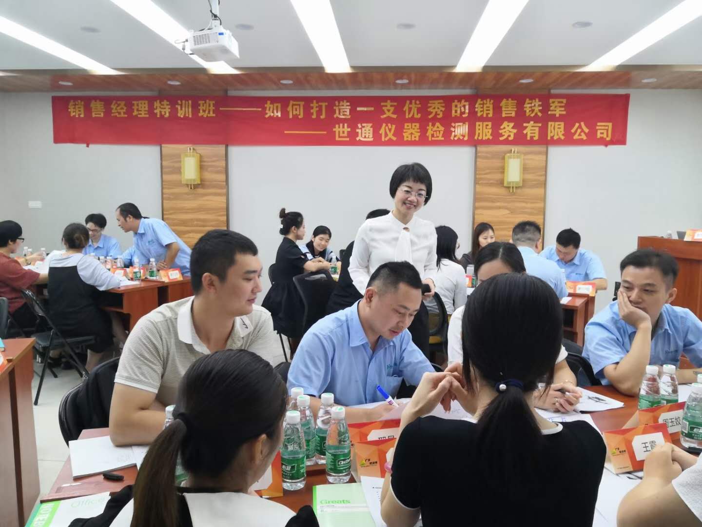 8月8~9日张芯译老师为东莞某老牌仪器检测企业讲授《打造高绩效销售团队》课程圆满结束。