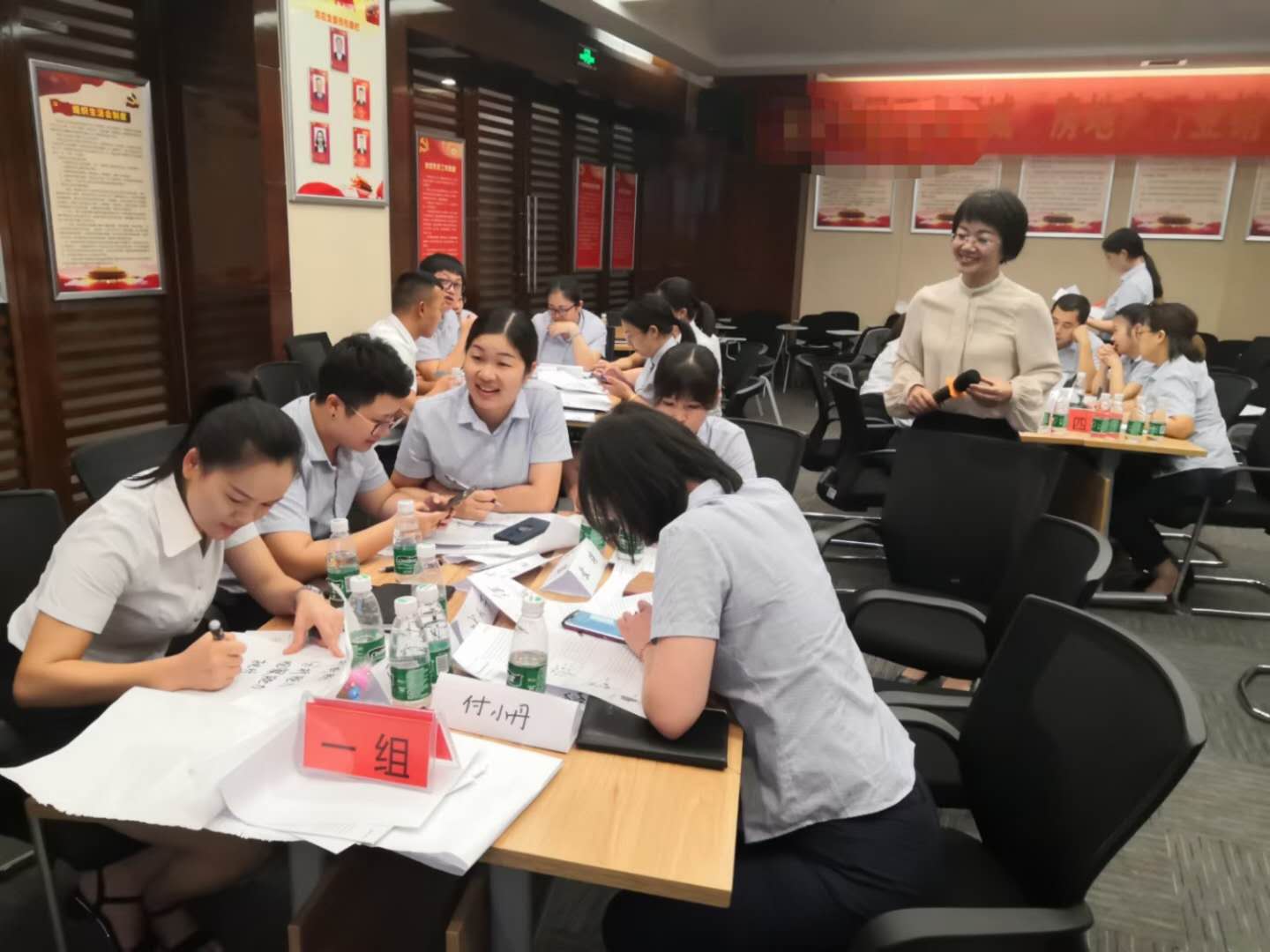 8月27日张芯译老师为湖南知名地产销售企业讲授《房地产行业销售特训营》课程圆满结束。