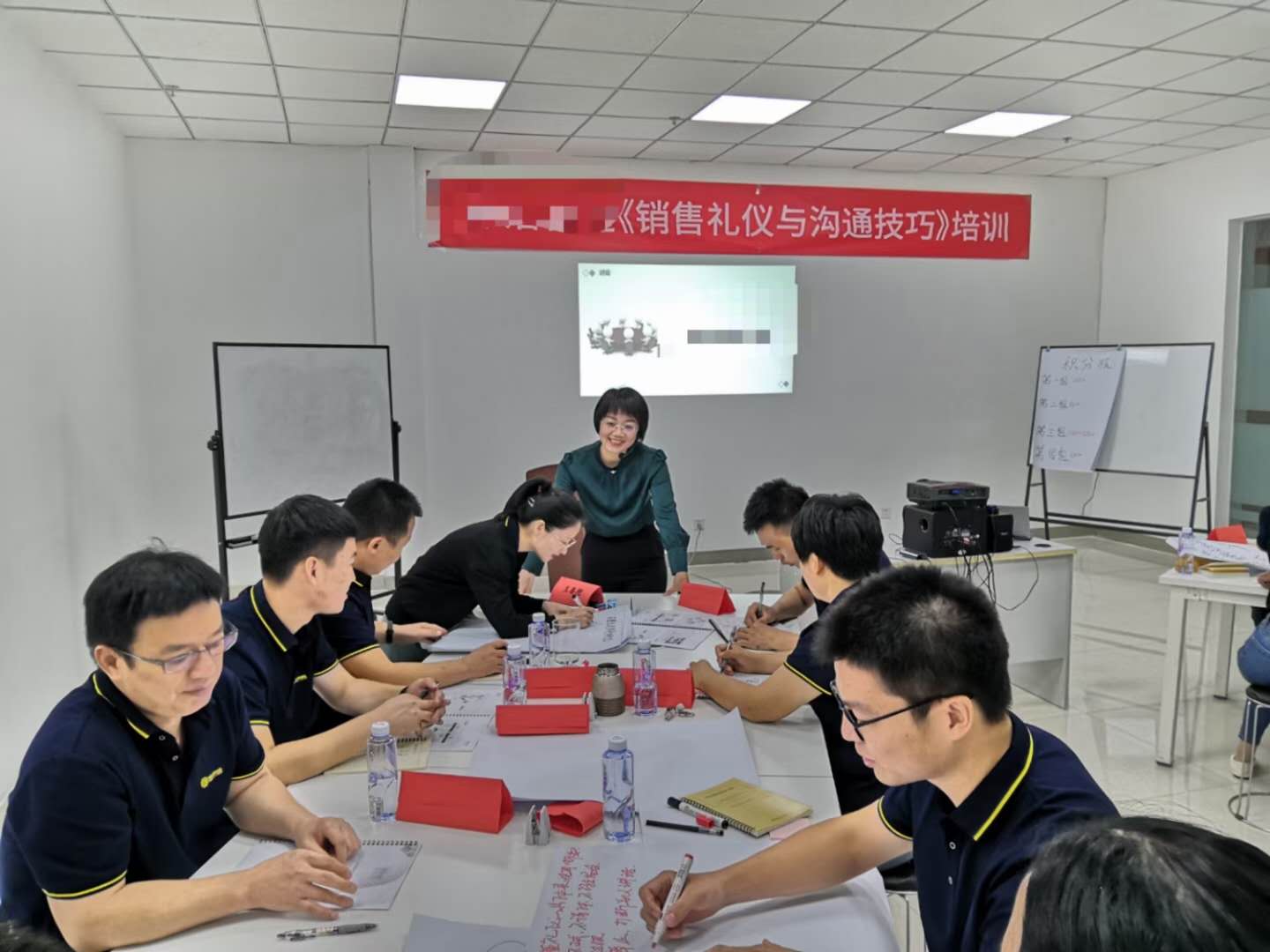 9月11日张芯译老师为北京某知名管道科技公司讲授《销售礼仪与沟通技巧》课程圆满结束！