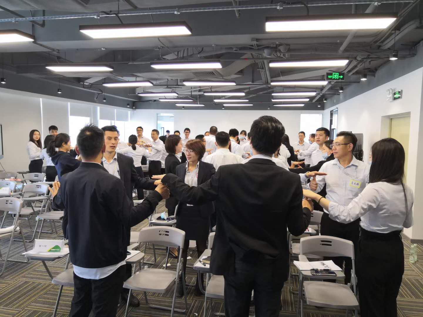 10月31日张芯译老师受邀为深圳某知名膳食服务企业讲授的《沟通技巧与商务礼仪》圆满结束!