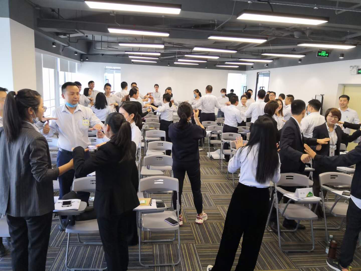 10月31日张芯译老师受邀为深圳某知名膳食服务企业讲授的《沟通技巧与商务礼仪》圆满结束!