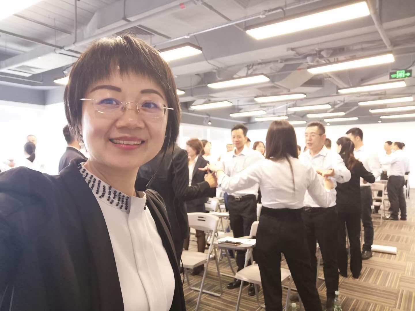 10月31日张芯译老师受邀为深圳某知名膳食服务企业讲授的《沟通技巧与商务礼仪》圆满结束!