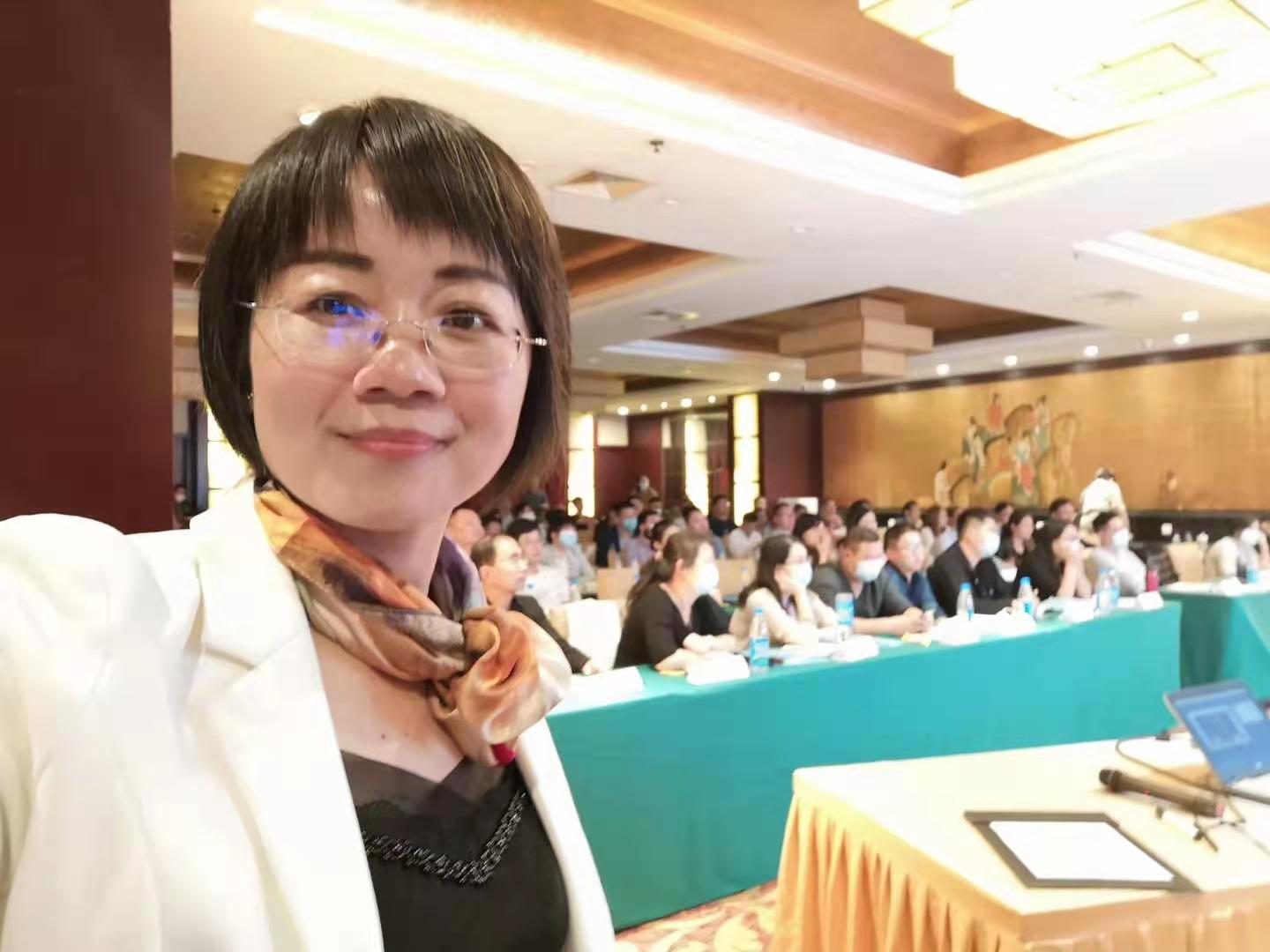 11月13日张芯译老师为苏州某政府部门120多名企业销售高层讲授《打造高绩效销售团队》圆满结束