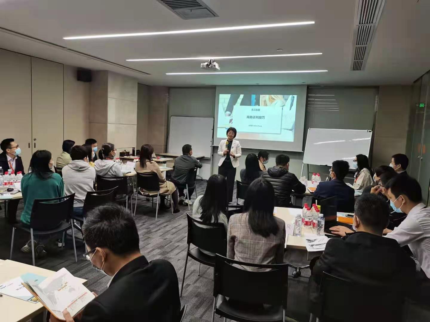 12月29日张芯译老师为深圳某知名制造企业讲授《大客户销售之商务谈判》课程圆满结束！