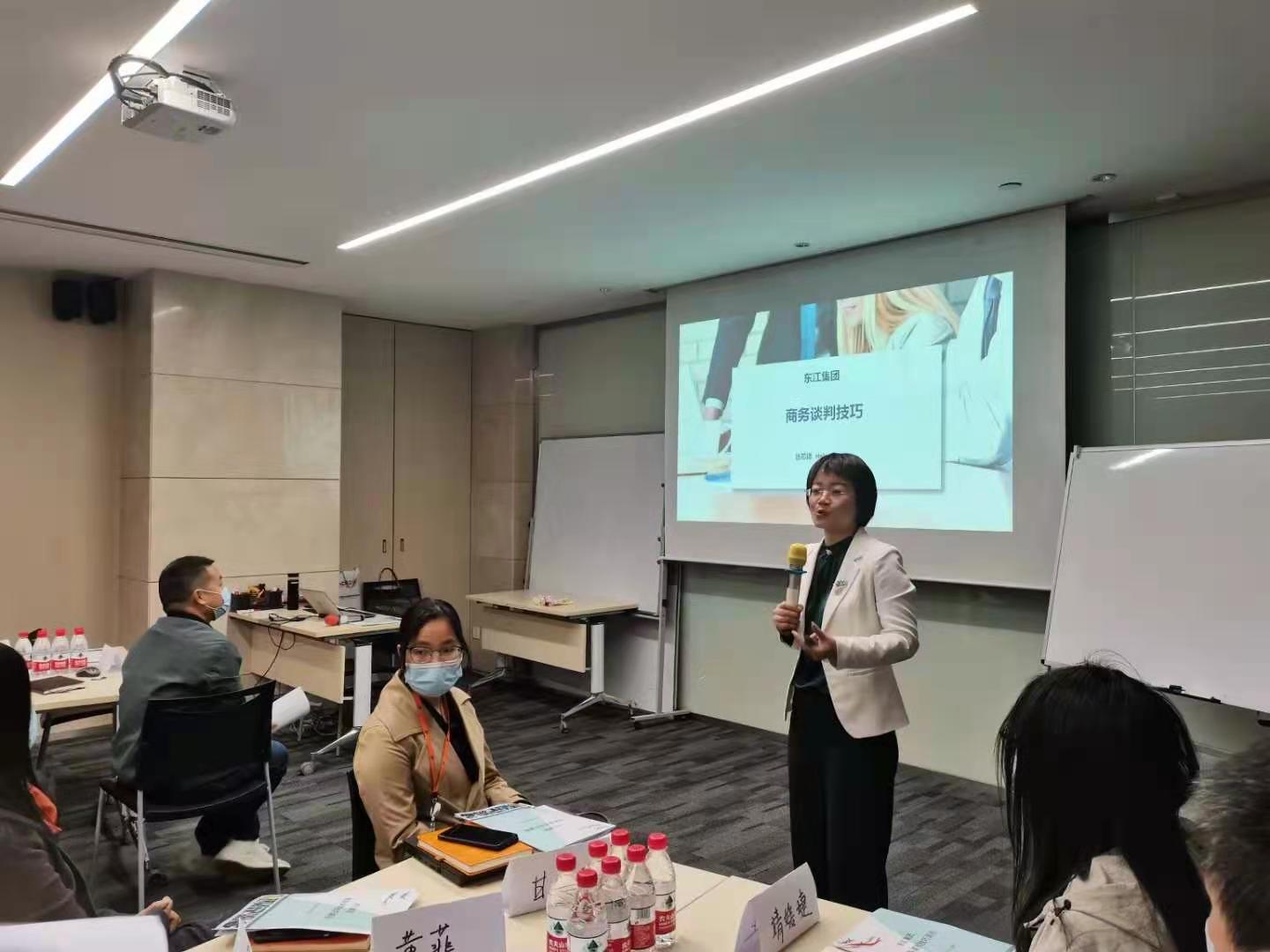 12月29日张芯译老师为深圳某知名制造企业讲授《大客户销售之商务谈判》课程圆满结束！
