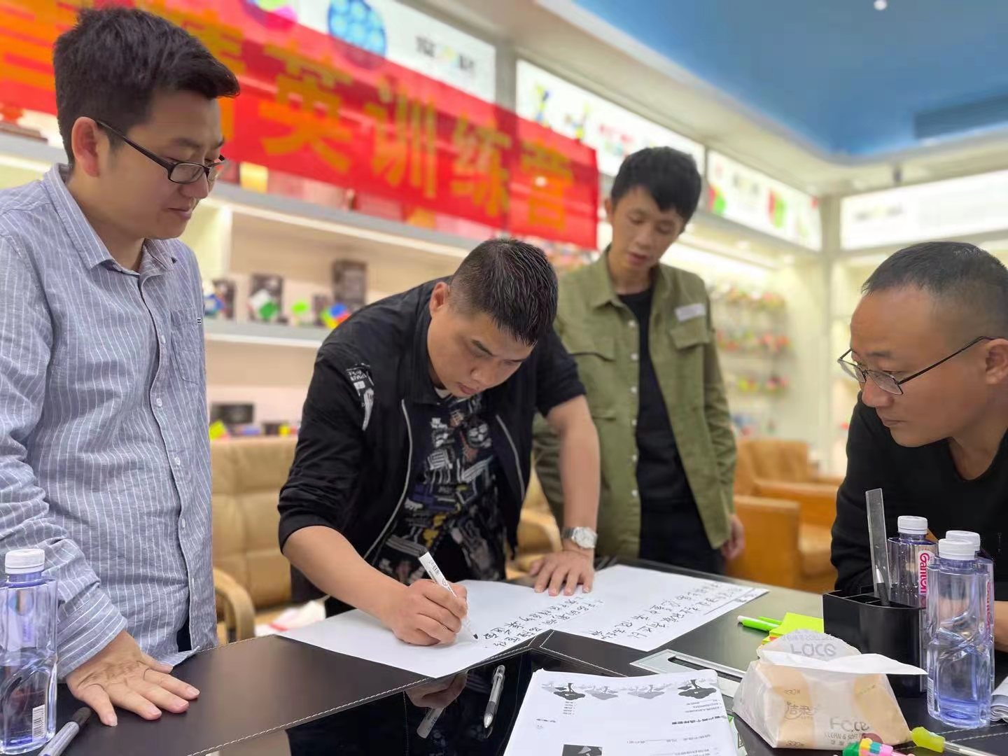 3月14日张芯译老师为汕头某科教公司讲授《销售心理学》课程圆满结束！