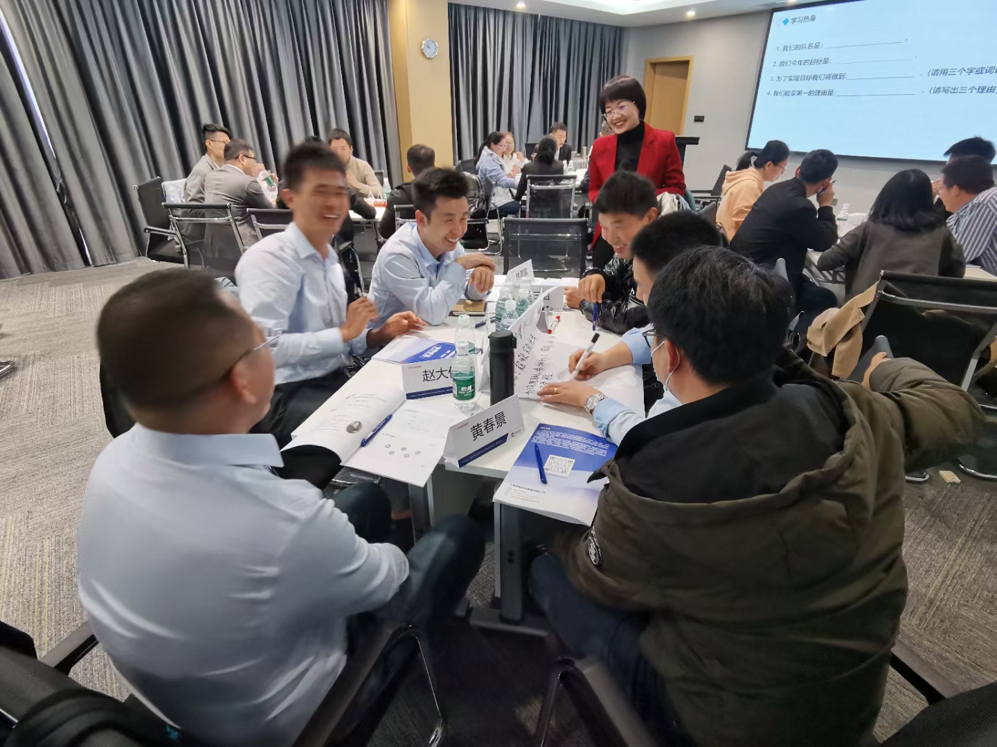 3月18-19日张芯译老师为上海某生物科技公司讲授《打造高绩效销售团队》课程圆满结束！