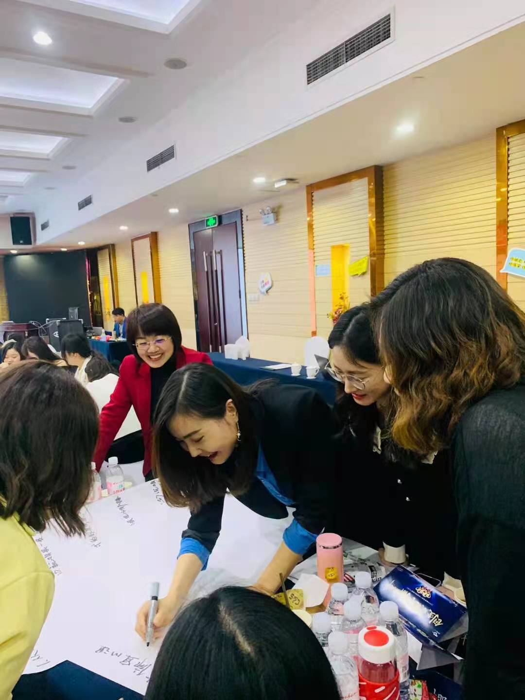 4月9-10日张芯译老师为青岛某知名网络公司讲授《客户需求挖掘与二次销售实战训练营》课程圆满结束！