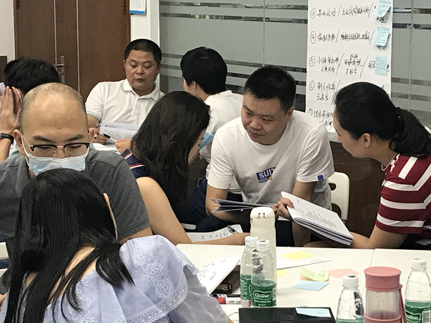 8月25-26号龙老师受邀至深圳为全球领先的物联网企业讲授《激发潜能的教练式辅导》课程圆满成功