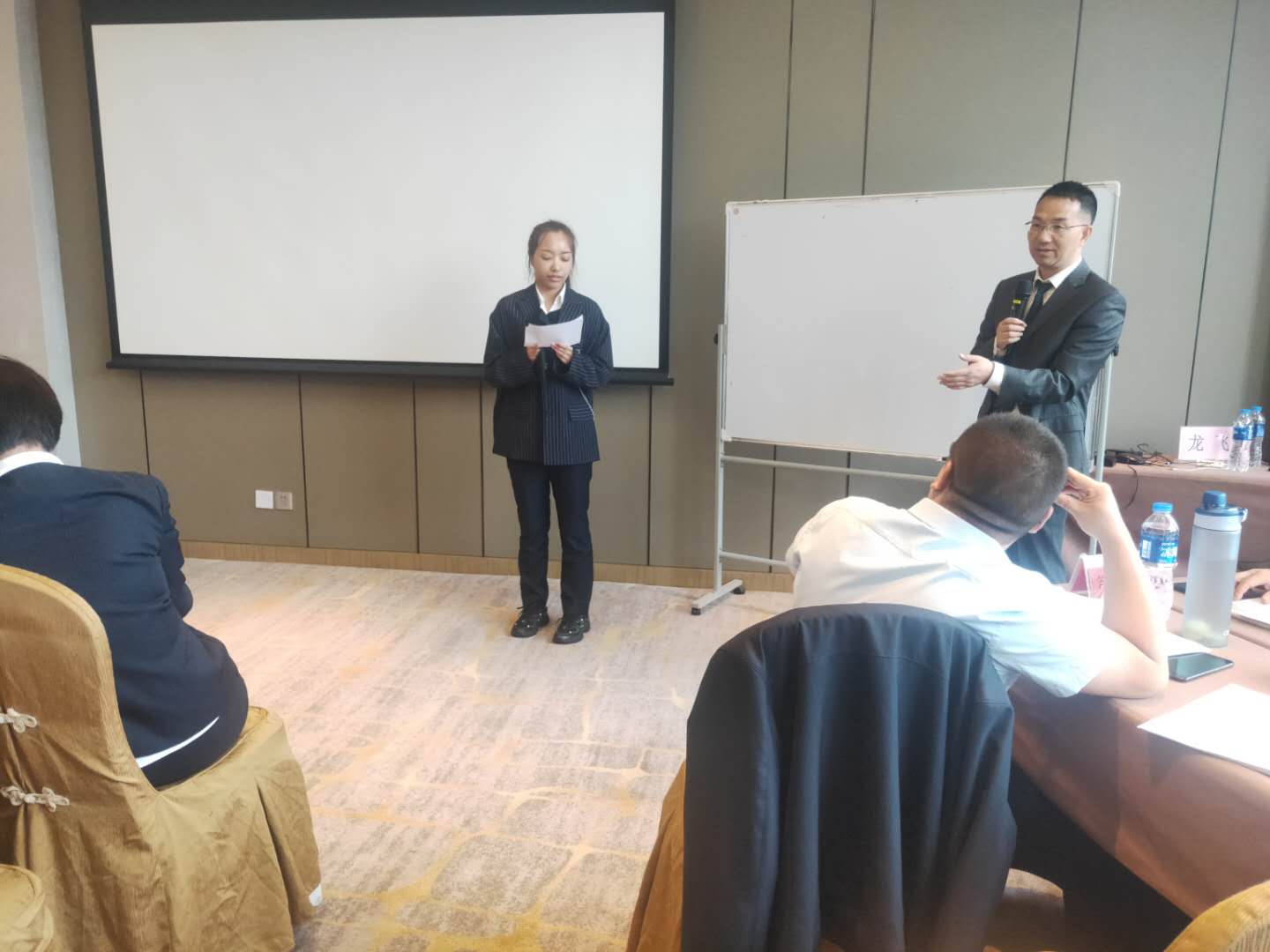 9月24-25号【青年干部成长导师-龙飞老师】在安顺为某高速集团中高层人员讲授《管理者角色认知》课程