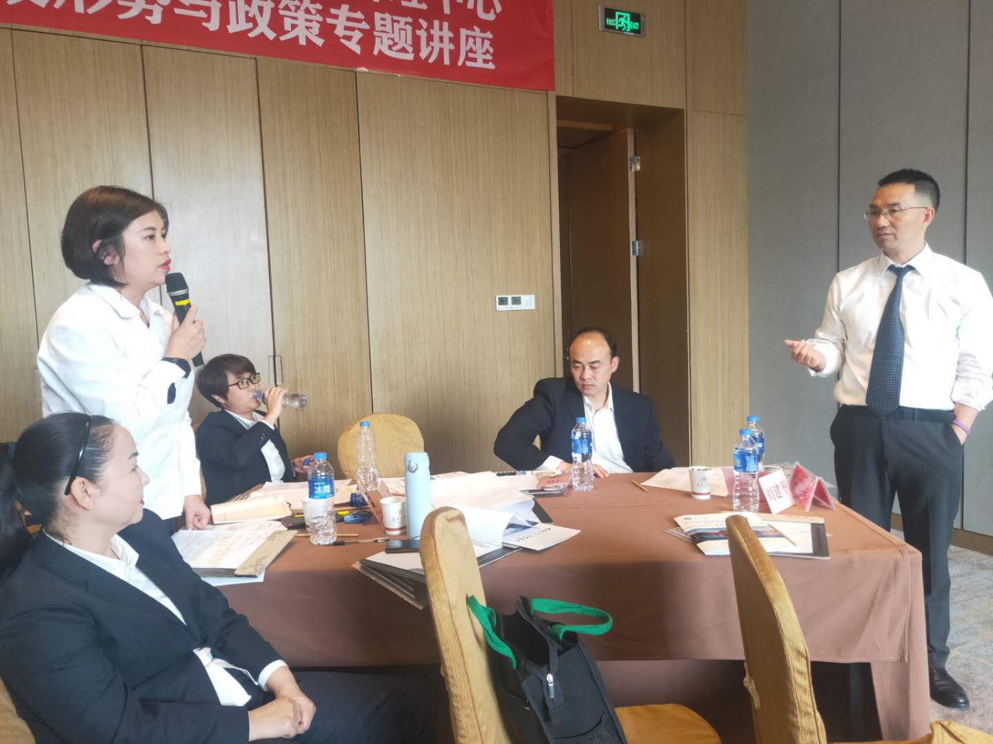 9月24-25号【青年干部成长导师-龙飞老师】在安顺为某高速集团中高层人员讲授《管理者角色认知》课程