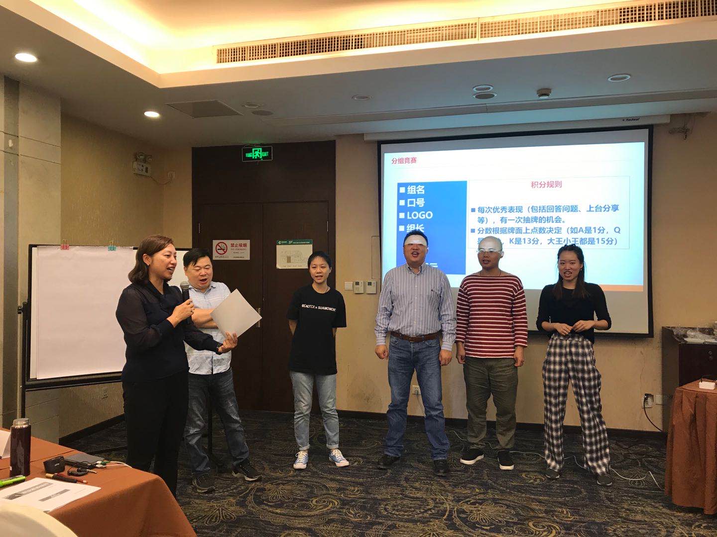 9月26号【青年干部成长导师-龙飞老师】在上海为某大型物流公司基层学员讲授《职业素养提升》课程