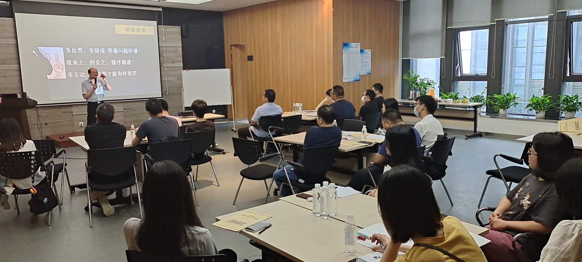7月17日，贺新杰老师杭州公开课《爆品瘾力——让客户上瘾，让爆品增长》圆满结束