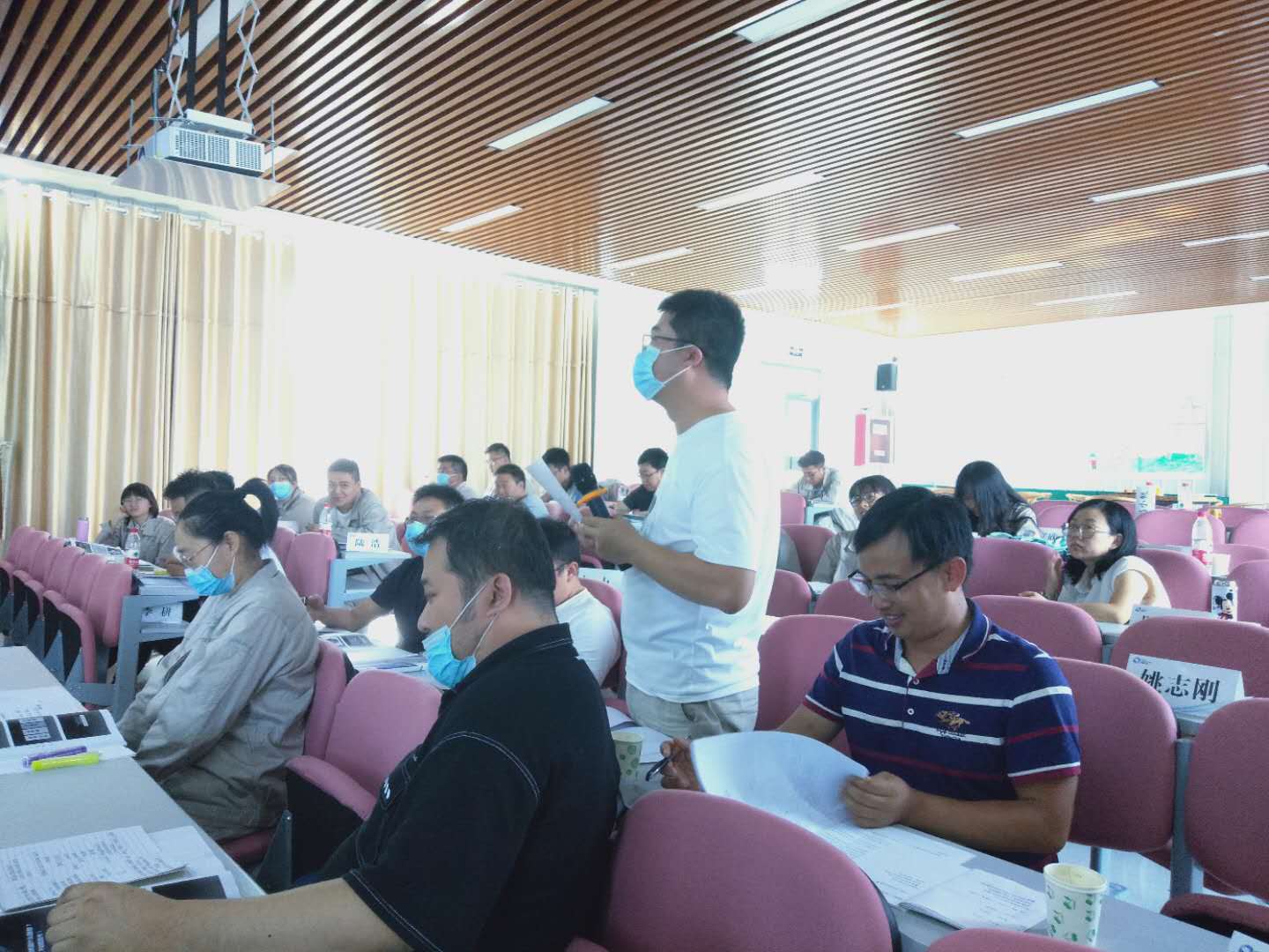 7月13-15日，贺新杰老师给宁夏国网上《大数据AI+时代下电力企业的变革与应对》