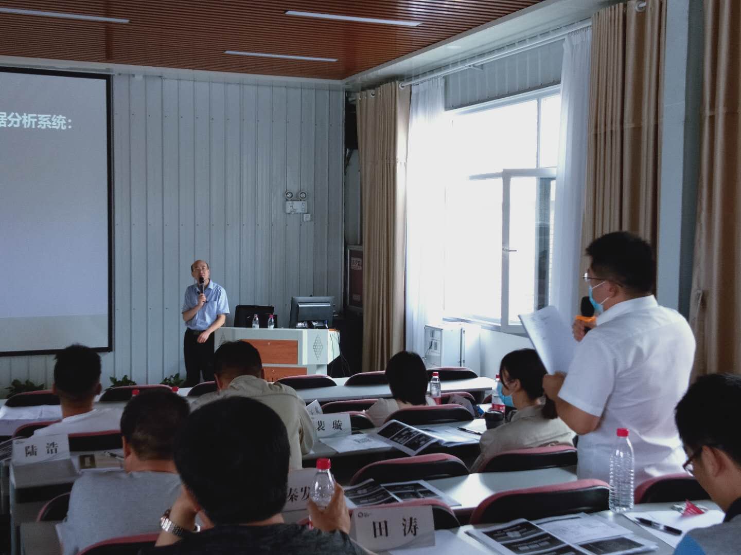 7月13-15日，贺新杰老师给宁夏国网上《大数据AI+时代下电力企业的变革与应对》