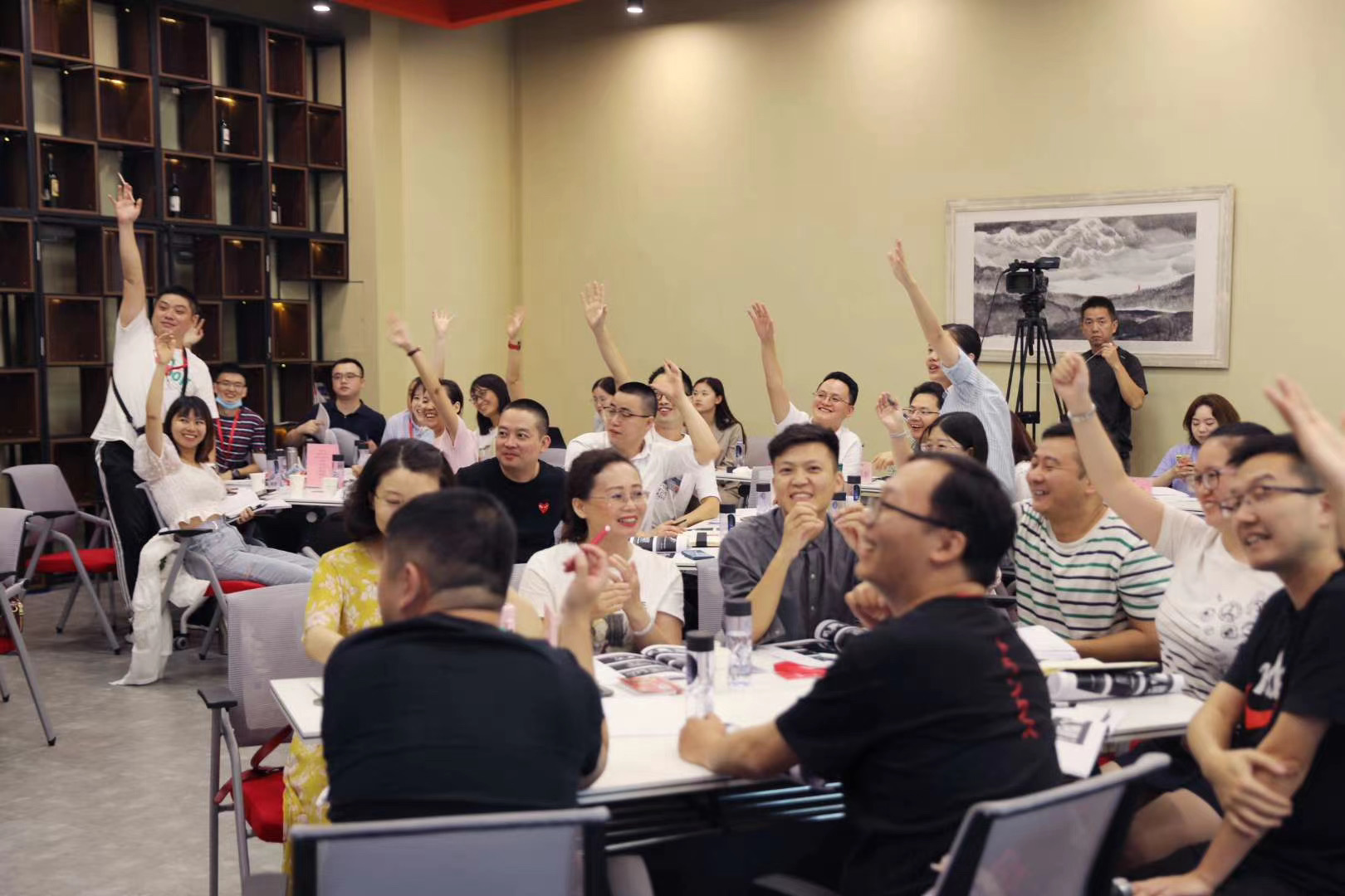 贺新杰老师8月5-6日，给为来自成都的政府人员讲授《人工智能的发展及在招商引资中的应用》课程