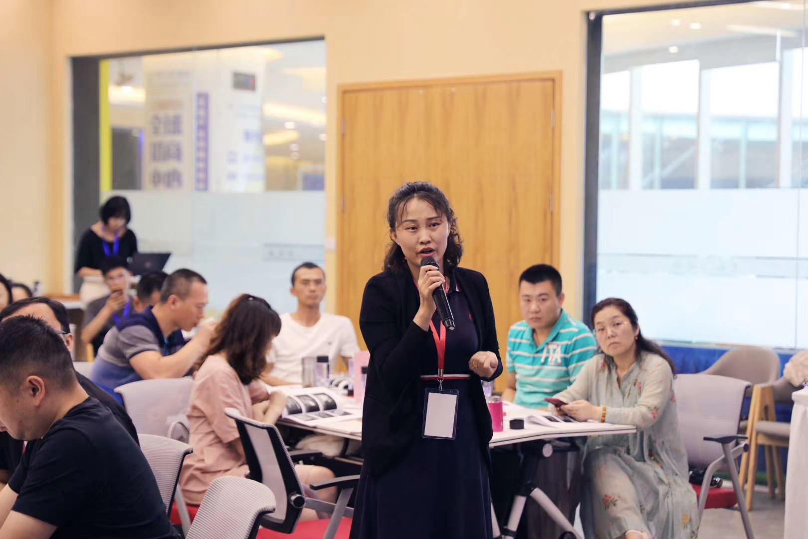 贺新杰老师8月5-6日，给为来自成都的政府人员讲授《人工智能的发展及在招商引资中的应用》课程
