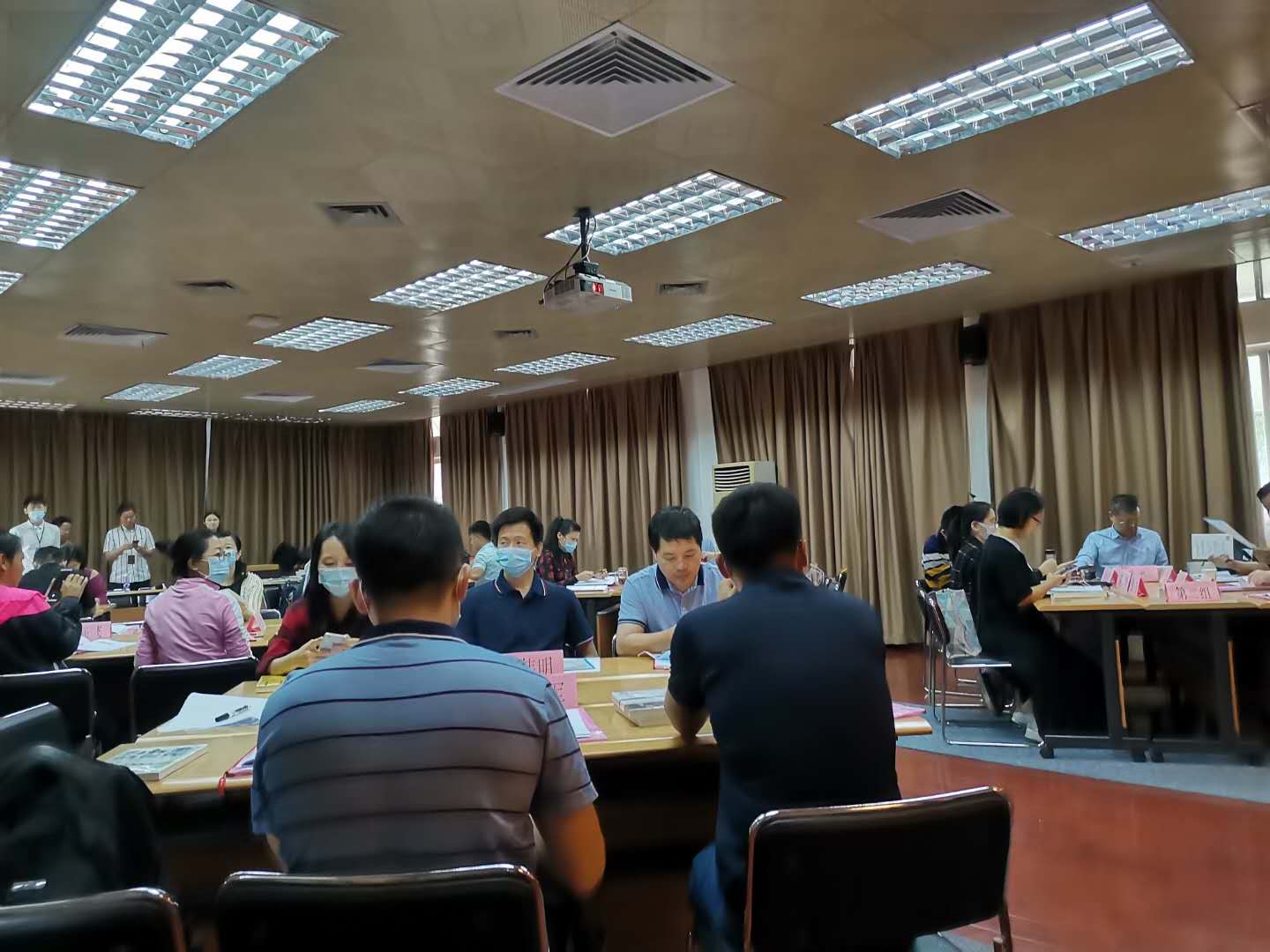 10月21日，贺新杰老师给广东邮政省公司，《大数据AI时代邮政企业的变革应对》顺利结束