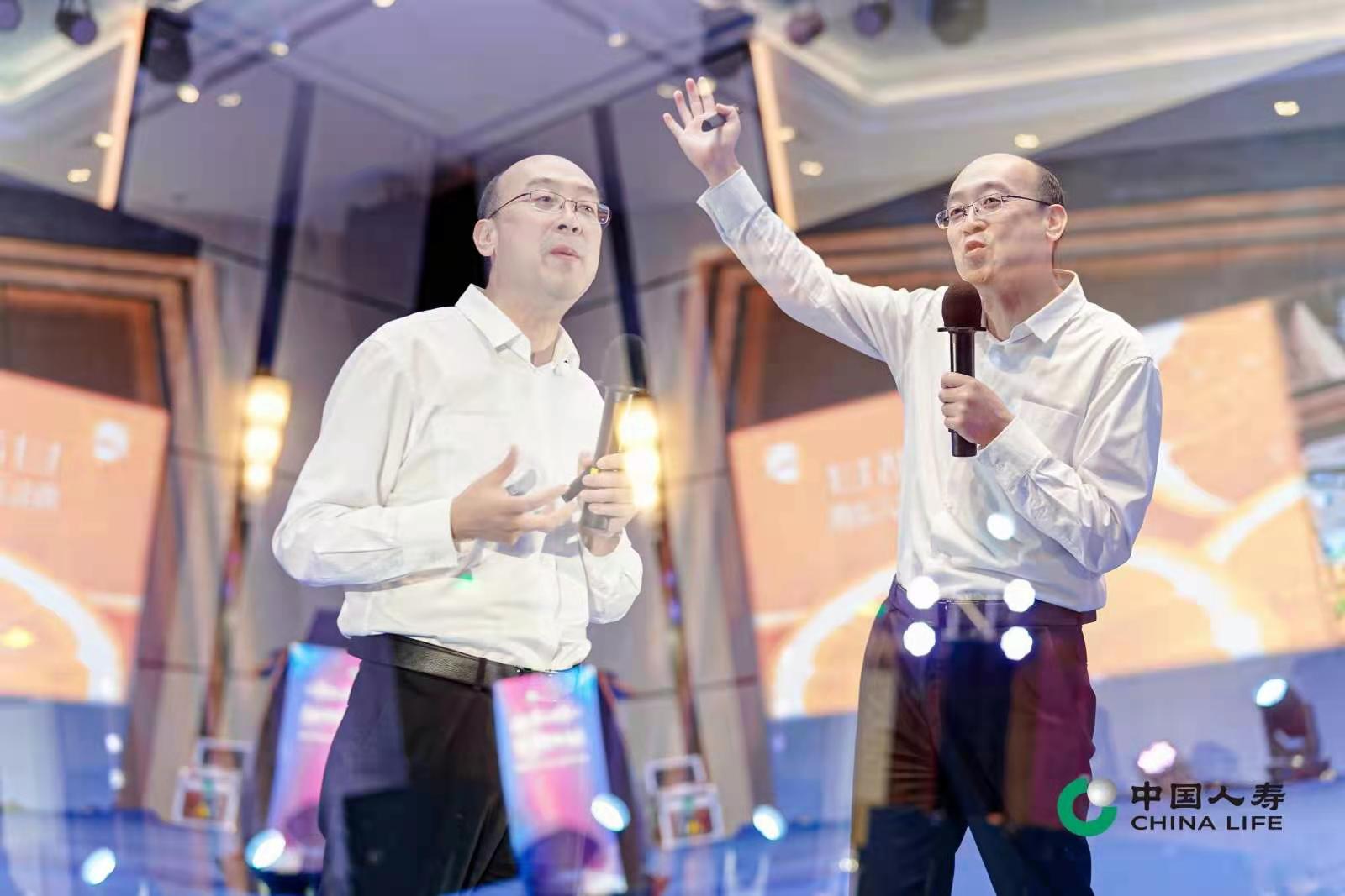 11月18日，贺新杰老师给福州中国人寿为全省150多讲师峰会分享《互联网+金融变革及保险行业应对》