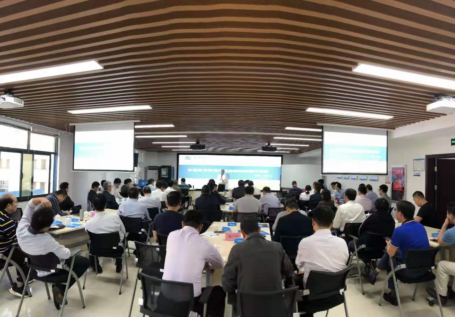 12月10日，贺新杰老师在宿迁上《大数据在中小企业管理的应用与创新》圆满结束