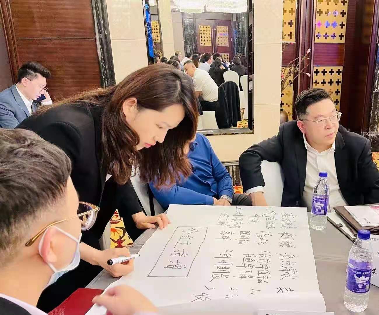 4月27日，贺新杰老师给成都给中金证券上《互联网+数字化营销技能提升与实战》圆满结束