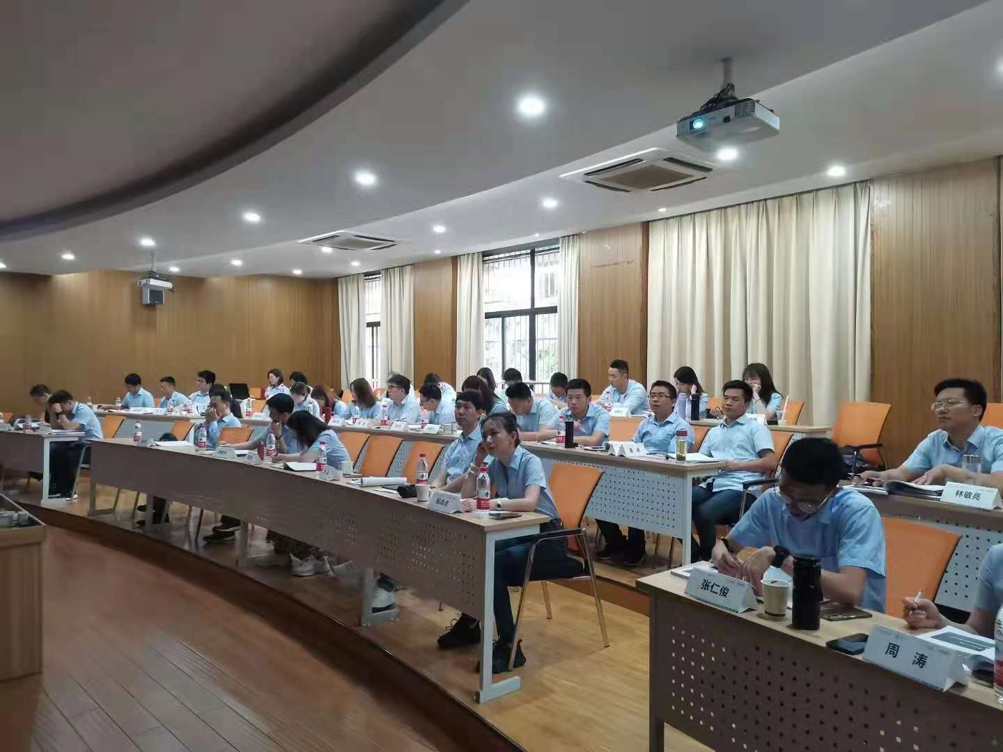 5月16日，贺新杰老师给冠盛股份高中层管理者上《从IT到DT－大数据实战与落地》课程顺利结束。