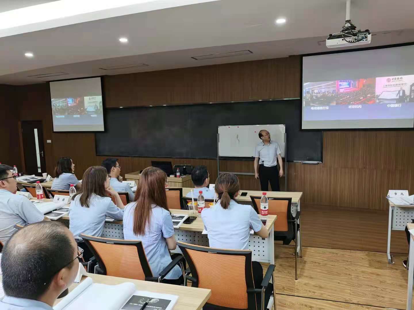5月16日，贺新杰老师给冠盛股份高中层管理者上《从IT到DT－大数据实战与落地》课程顺利结束。