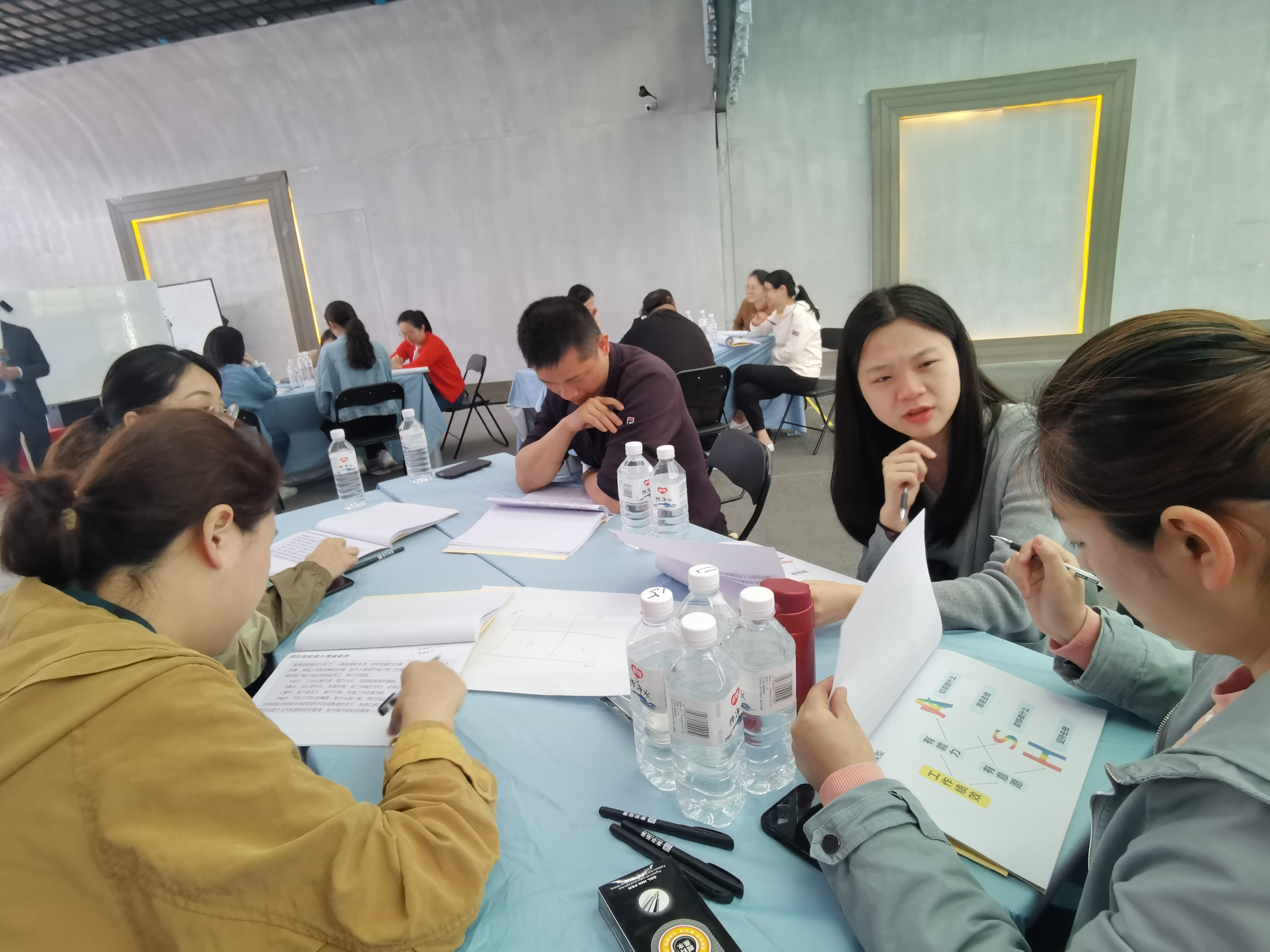 张尚老师4月17日为厦门招商讲授《 自我驱动与驱动他人》课程圆满结束