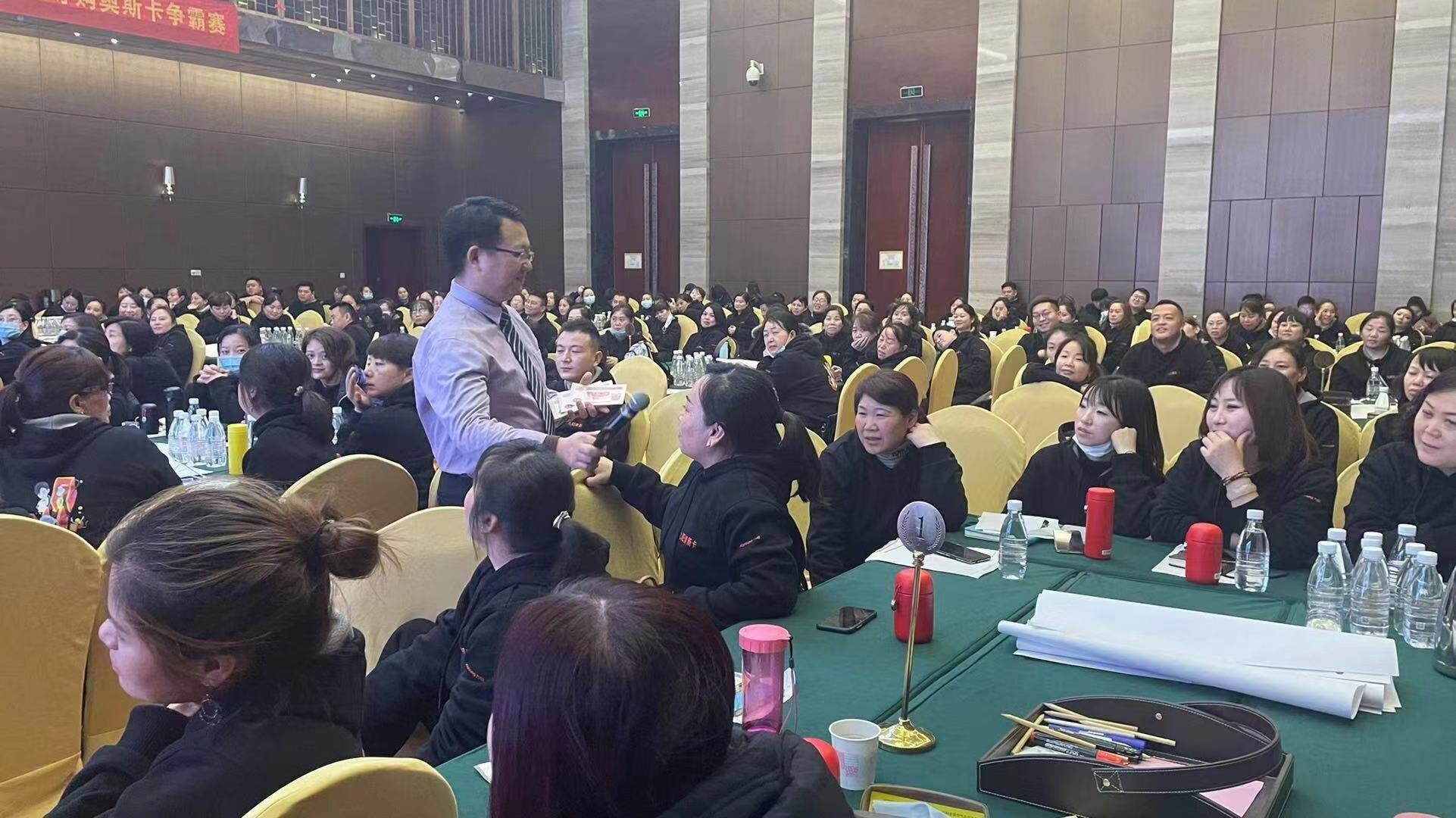 彭晓辉老师2月2日和3日给某小家电西区导购人员带来《玩转抖音短视频》