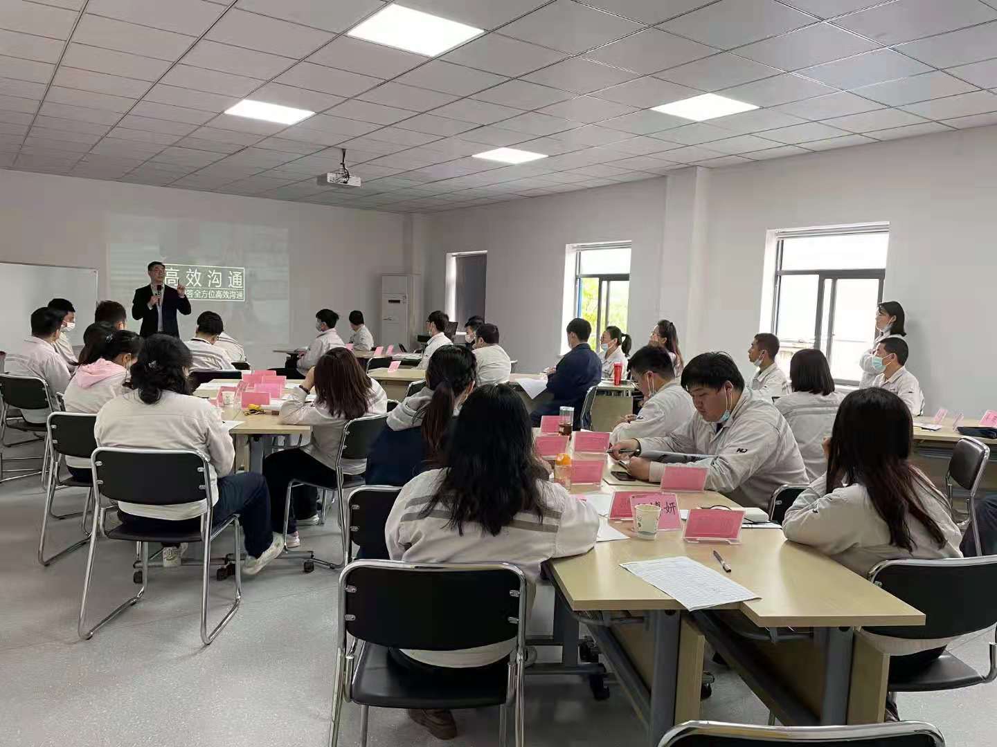 吴军老师4月22号为武汉东本储运讲授《破鸿沟 心意相通——听说问答全方位高效沟通》完美结束