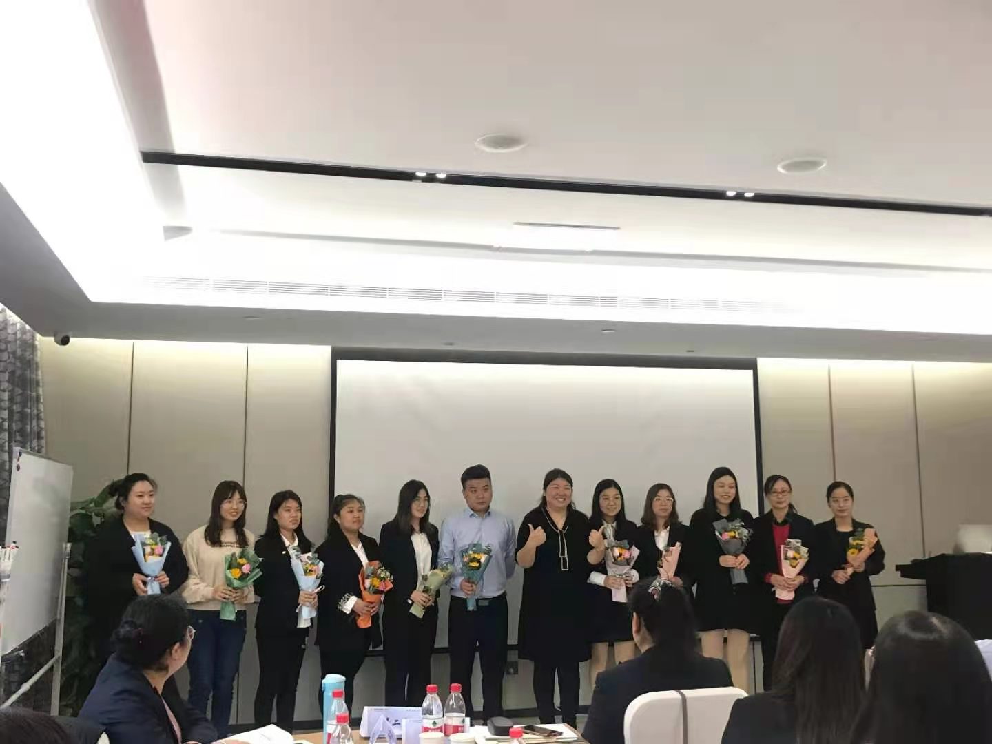 【互联网运营 李忠美老师】 11月12号，李忠美老师为无锡阳光人寿讲解《新媒体运营与客户转化》