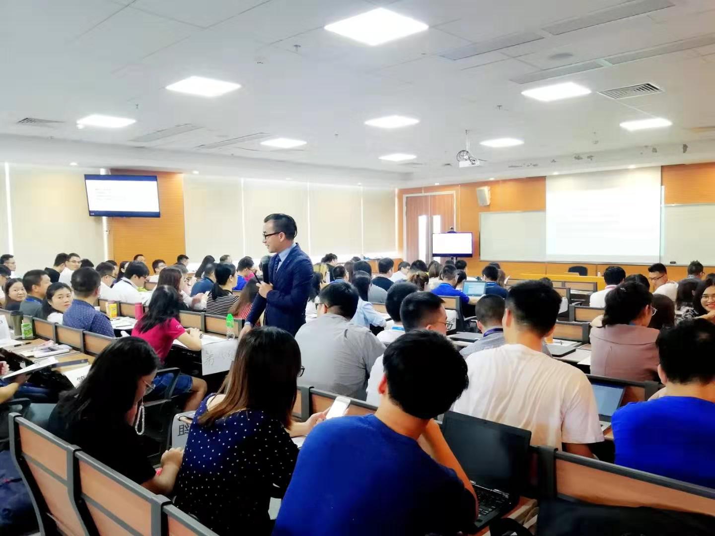李玮东老师7月29日来到安顺为贵州黄果树旅游集团讲授《互联网+企业领导力》课程圆满结束