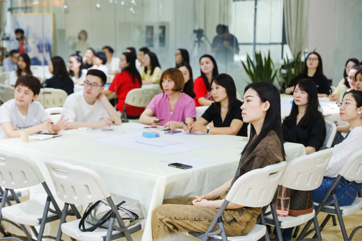 李玮东老师5月28日绍兴《品牌思考力— 启动企业告诉增长》公开课圆满结束~
