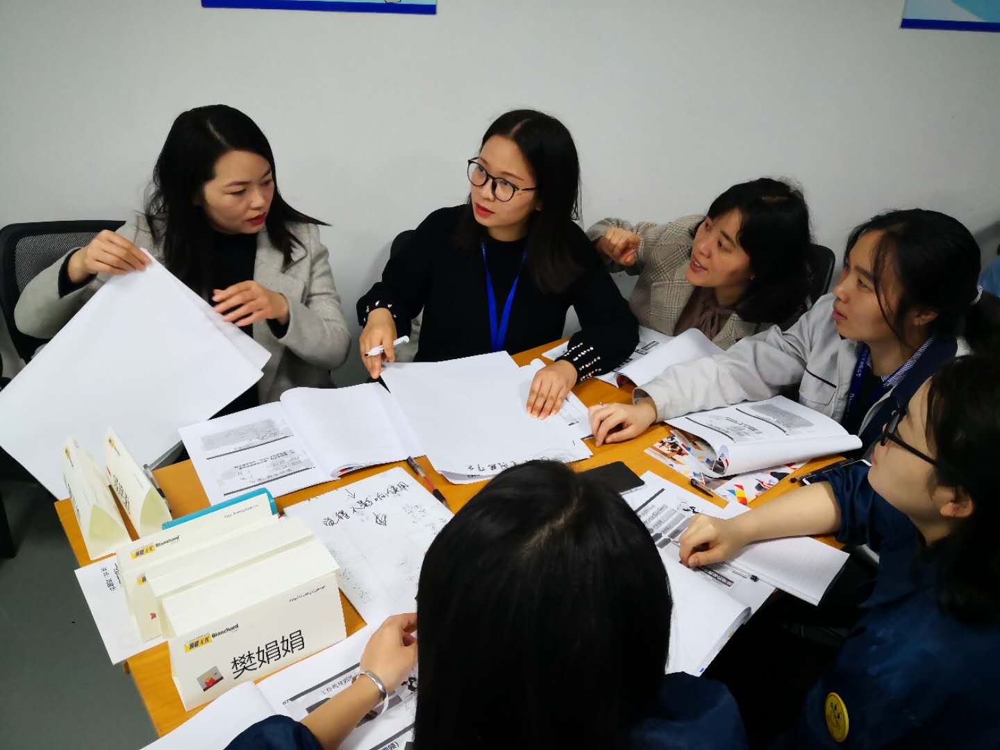 【周建华老师】11月6-7日为苏州某光学仪器设备公司讲授《一线班组长管理技能提升》课程圆满结束