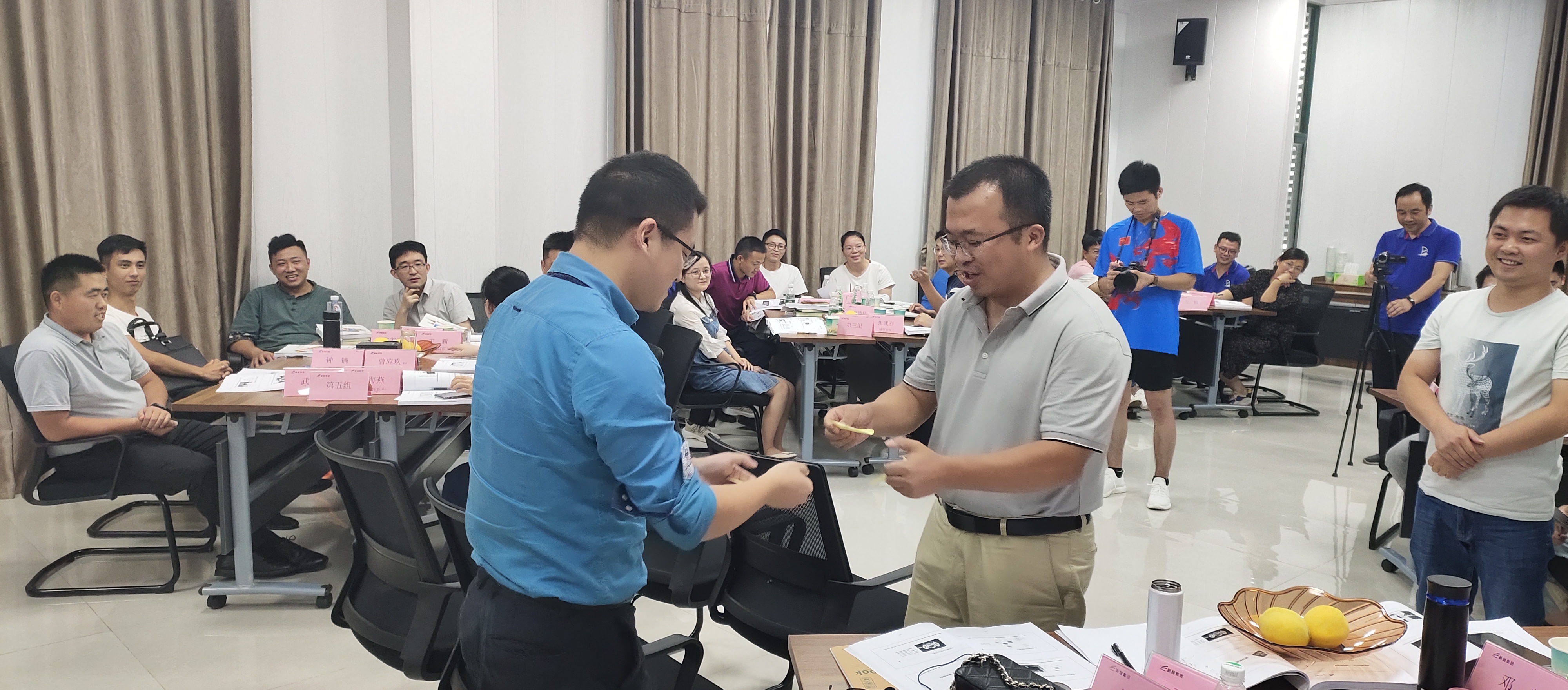 张斐雅老师8月10号镇江某知名企业讲授《商务礼仪素养提升》课程