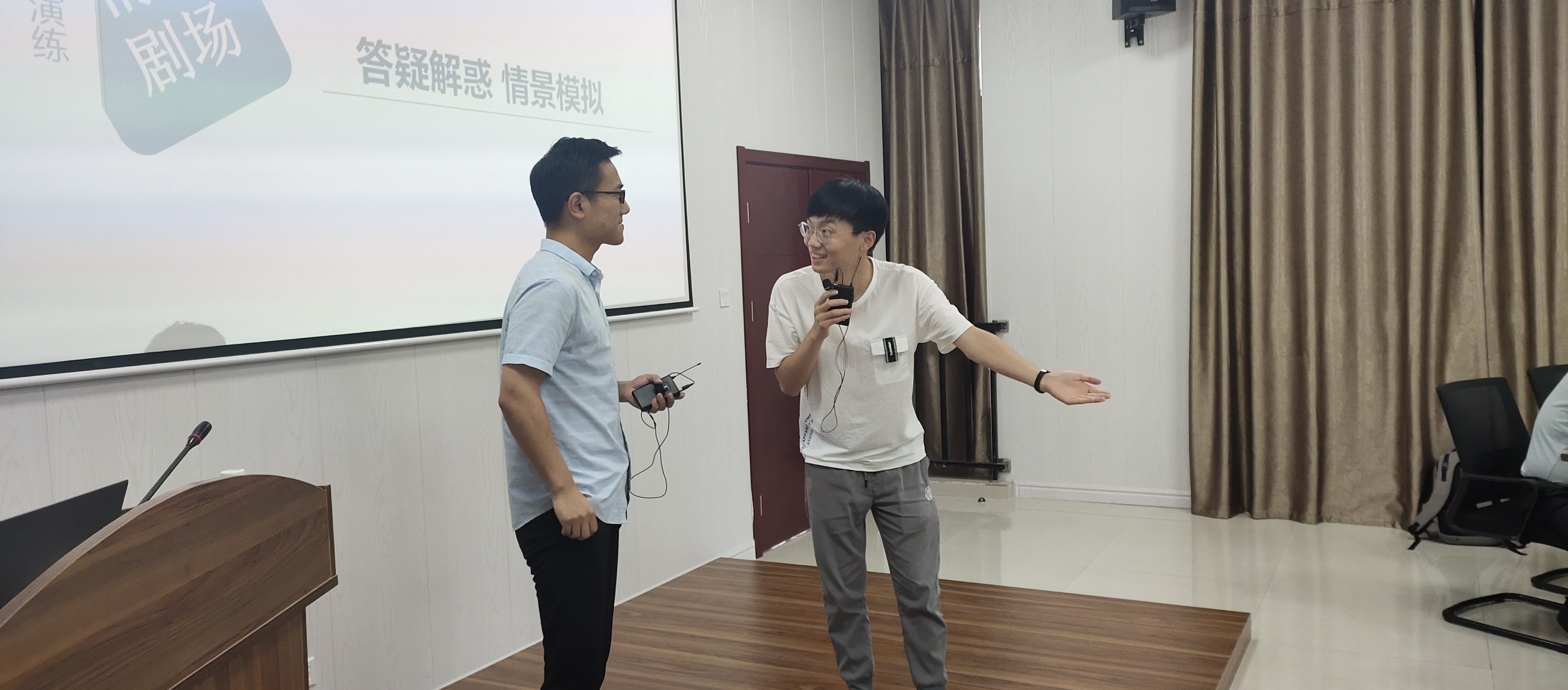 张斐雅老师8月10号镇江某知名企业讲授《商务礼仪素养提升》课程