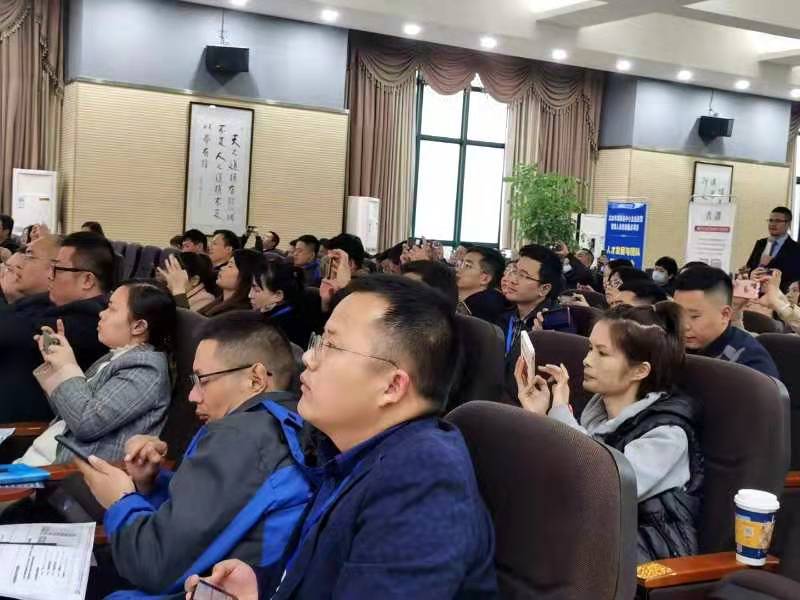 华为销售--谭宏川老师11月28日为 盛辉物流集团有限公司讲授《 商务谈判技巧》课程圆满结束！