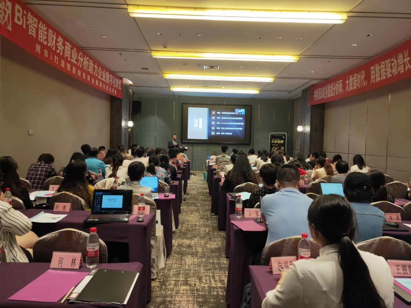 王小伟老师9月17-18日在郑州讲授《轻松玩转Power BI 商业智能分析应用》的课程圆满结束！