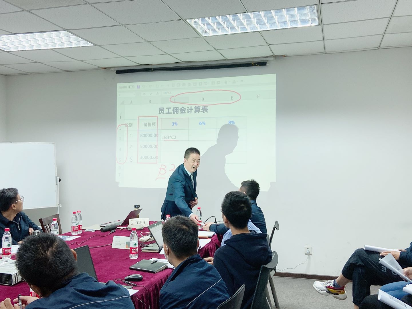 王小伟老师11月3-4日为中国重汽集团济南桥箱讲授《PPT及Excel在企业中的应用》的课程