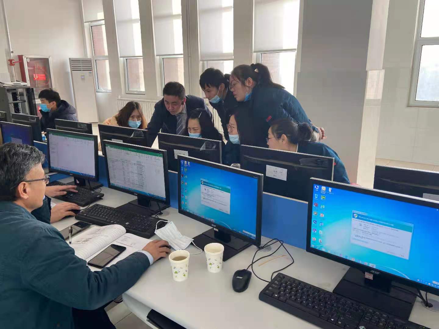 王小伟老师12月5日为中国重型汽车集团讲授《PPT及Excel在企业中的应用》的课程圆满结束！