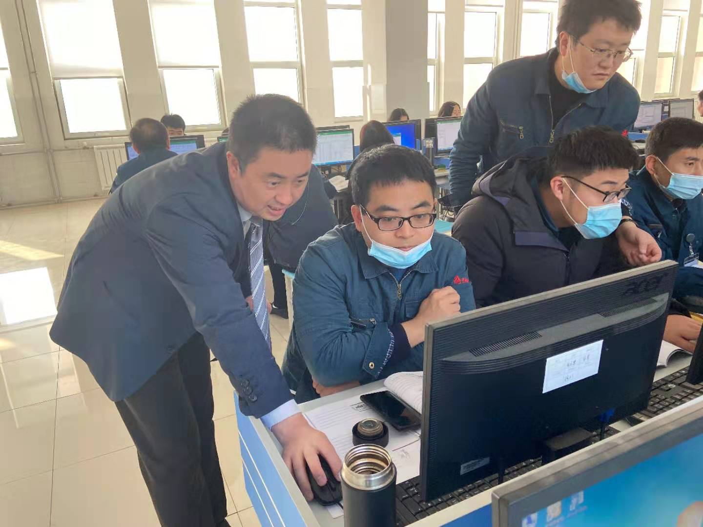 王小伟老师12月5日为中国重型汽车集团讲授《PPT及Excel在企业中的应用》的课程圆满结束！
