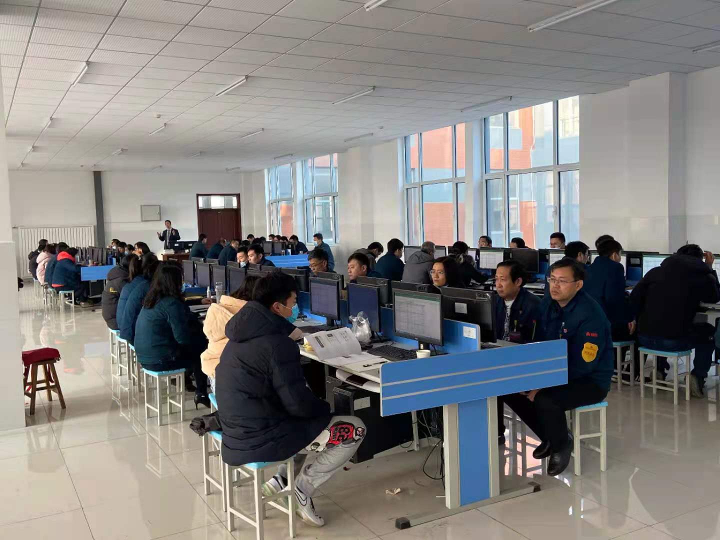 王小伟老师12月5日为中国重型汽车集团讲授《PPT及Excel在企业中的应用》的课程圆满结束！