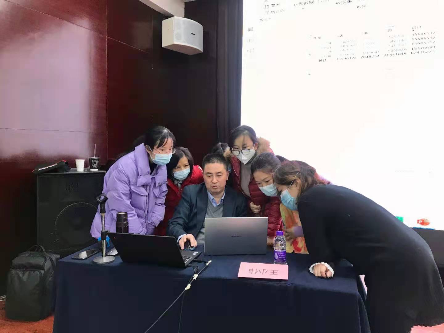 王小伟老师4月8日在沧州讲授《Excel应用实战与数据分析技巧提升》的课程圆满结束！